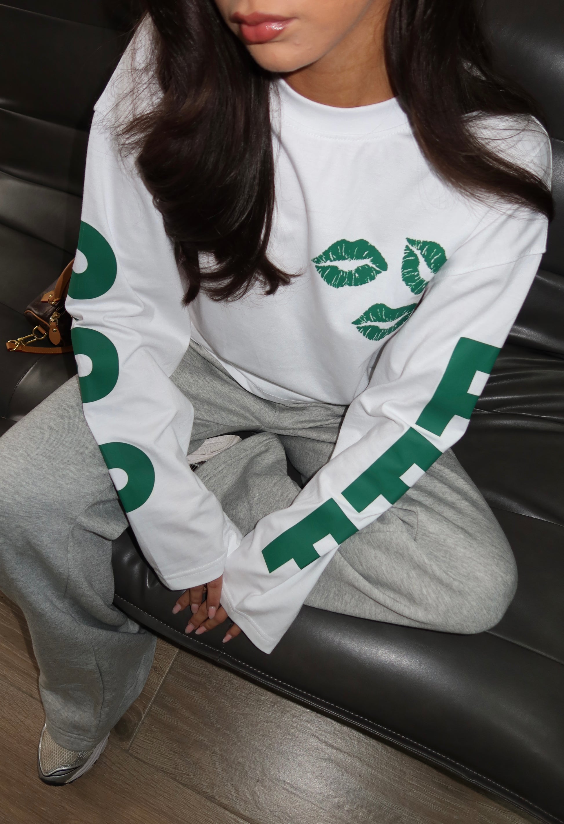 PRIORITY LONGSLEEVE KISSES - WHITE