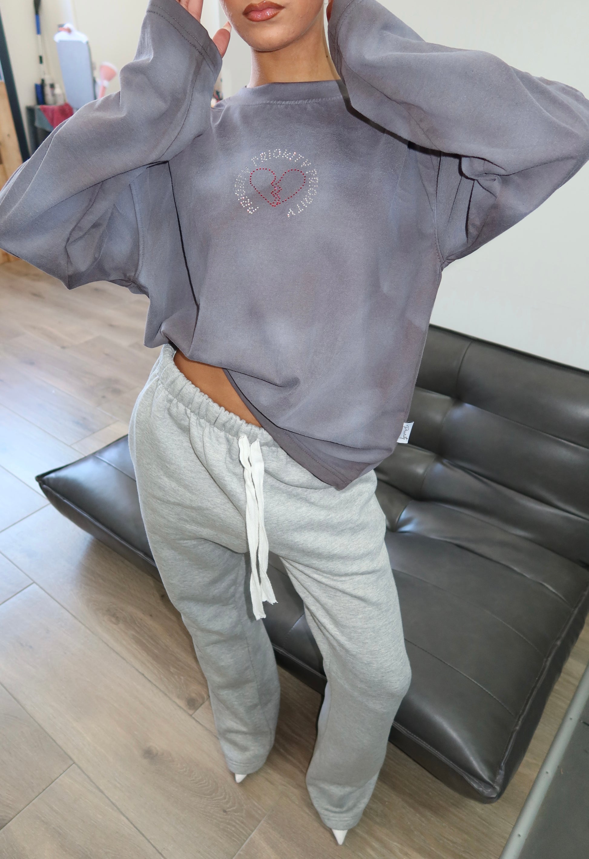 PRIORITY RHINESTONE LONGSLEEVE – CLOUD GREY