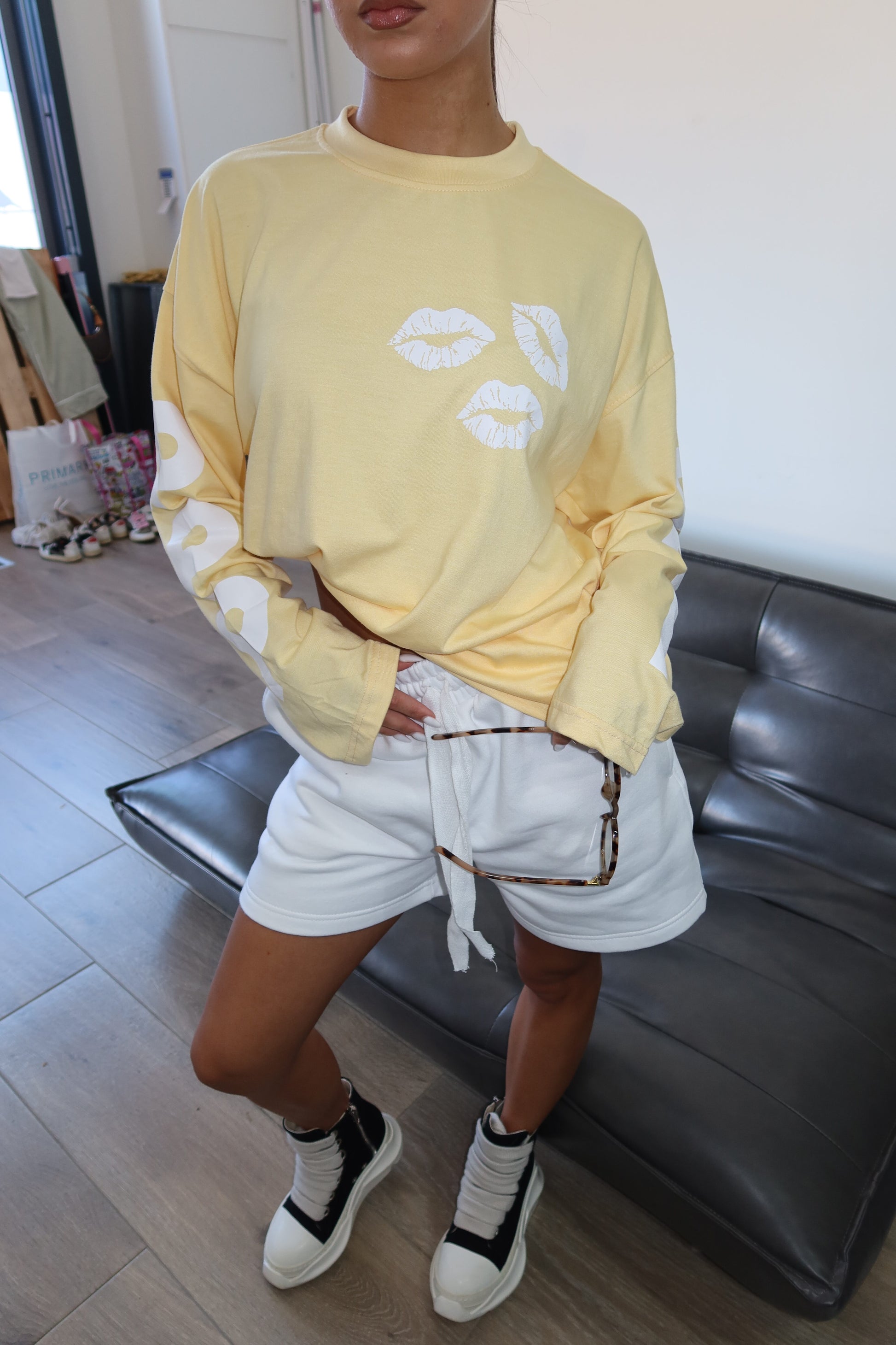 PRIORITY LONGSLEEVE KISSES - YELLOW